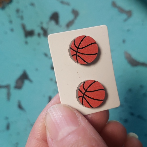 Basketball acrylic studs - Picture 2 of 2